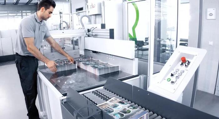 海德堡折頁機(jī)“”的速度與激情一觸而就3分鐘變身體驗(yàn)機(jī)長！